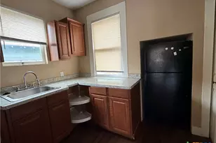 408 E North St, Victoria, TX 77901 - Photo 2