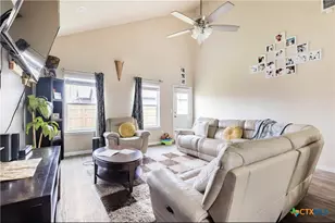 1030 Apricot Ln, Kyle, TX 78640 - Photo 4