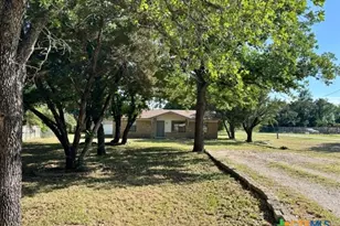 605 River Oaks Dr, Gatesville, TX 76528 - Photo 10