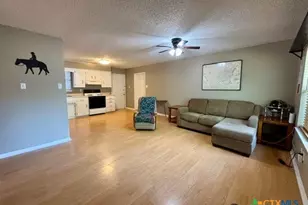 605 River Oaks Dr, Gatesville, TX 76528 - Photo 2
