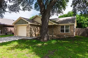 908 E Ave B, Lampasas, TX 76550 - Photo 2
