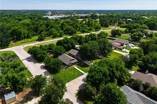 908 E Ave B, Lampasas, TX 76550 - Photo 26