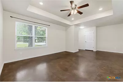 908 E Avenue B, Lampasas, TX 76550 - Photo 4