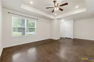908 E Ave B, Lampasas, TX 76550 - Photo 4