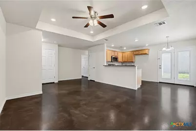 908 E Avenue B, Lampasas, TX 76550 - Photo 6
