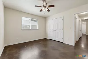 908 E Ave B, Lampasas, TX 76550 - Photo 20
