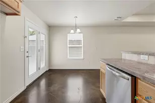 908 E Ave B, Lampasas, TX 76550 - Photo 10