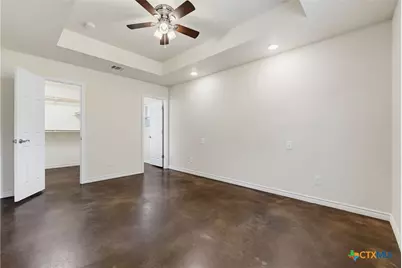 908 E Avenue B, Lampasas, TX 76550 - Photo 12