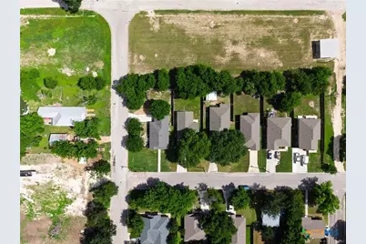 908 E Avenue B, Lampasas, TX 76550 - Photo 24