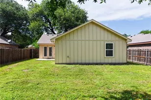 908 E Ave B, Lampasas, TX 76550 - Photo 22
