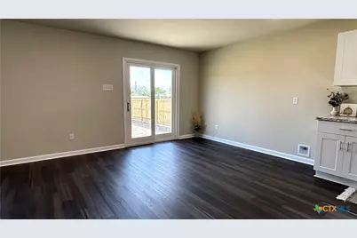 804 E 6th Street, Nixon, TX 78140 - Photo 8