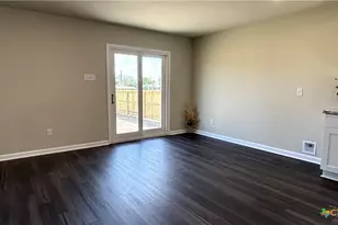 804 E 6th St, Nixon, TX 78140 - Photo 8