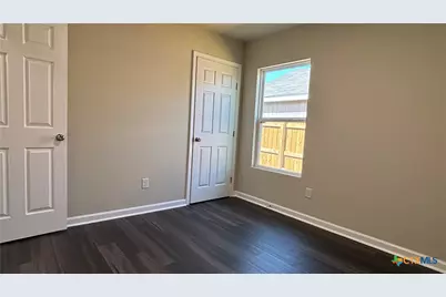804 E 6th Street, Nixon, TX 78140 - Photo 22