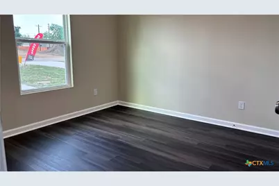 804 E 6th Street, Nixon, TX 78140 - Photo 16