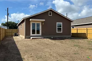 804 E 6th St, Nixon, TX 78140 - Photo 24