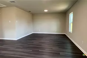 804 E 6th St, Nixon, TX 78140 - Photo 6