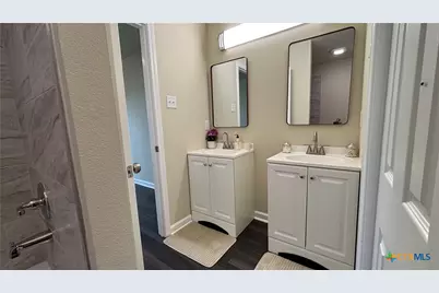 804 E 6th Street, Nixon, TX 78140 - Photo 12