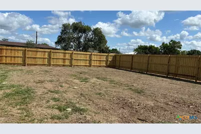 804 E 6th Street, Nixon, TX 78140 - Photo 26