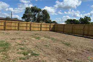 804 E 6th St, Nixon, TX 78140 - Photo 26