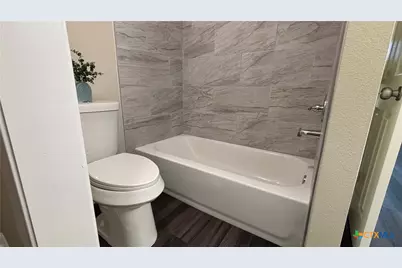 804 E 6th Street, Nixon, TX 78140 - Photo 14