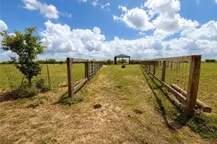 255 Gin Rd, Victoria, TX 77905 - Photo 6