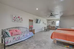 1233 N Ocean Dr, Port Lavaca, TX 77979 - Photo 14