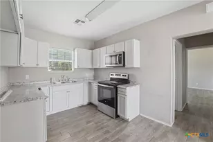 630 E Pine St, Seguin, TX 78155 - Photo 14
