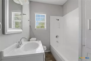 630 E Pine St, Seguin, TX 78155 - Photo 20