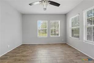 630 E Pine St, Seguin, TX 78155 - Photo 22