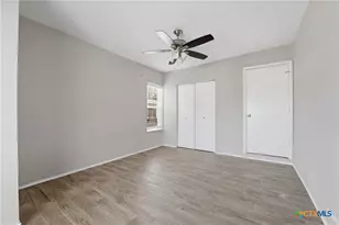 630 E Pine St, Seguin, TX 78155 - Photo 16