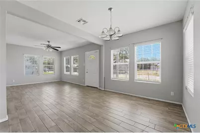 630 E Pine Street, Seguin, TX 78155 - Photo 10
