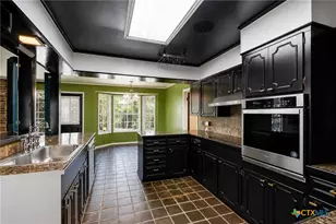 2804 E Loma Vista Ave, Victoria, TX 77901 - Photo 14