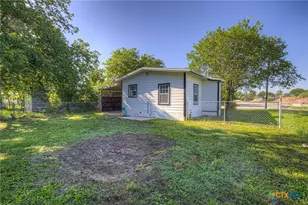 1054 Morelos St, Seguin, TX 78155 - Photo 12