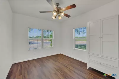 1054 Morelos Street, Seguin, TX 78155 - Photo 6