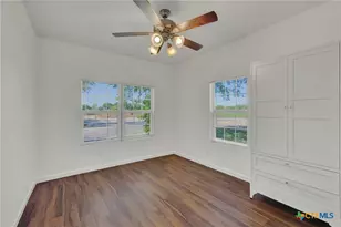 1054 Morelos St, Seguin, TX 78155 - Photo 6