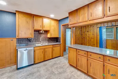 2402 E Brazos Street, Victoria, TX 77901 - Photo 10