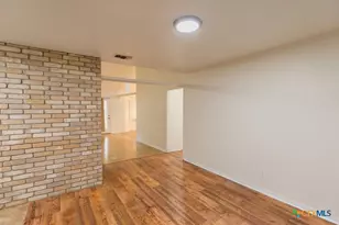304 Bramble Bush Ln, Victoria, TX 77904 - Photo 8