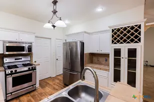 304 Bramble Bush Ln, Victoria, TX 77904 - Photo 12