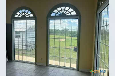 4612 County Road 117, Floresville, TX 78114 - Photo 18