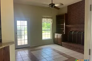 4612 County Rd 117, Floresville, TX 78114 - Photo 20