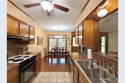 208 Richmond Drive, Victoria, TX 77904 - Photo 10