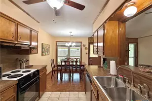 208 Richmond Dr, Victoria, TX 77904 - Photo 10