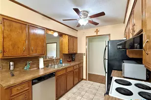 208 Richmond Dr, Victoria, TX 77904 - Photo 12