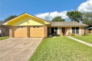 208 Richmond Dr, Victoria, TX 77904 - Photo 2