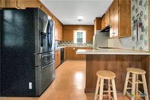1008 W Avenue D, Belton, TX 76513 - Photo 10