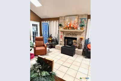 221 Navajo Drive, Victoria, TX 77904 - Photo 4