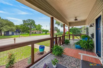217 N Walnut Avenue, Luling, TX 78648 - Photo 1