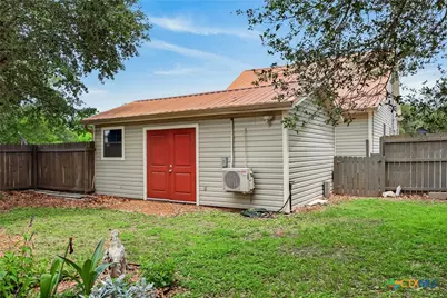 217 N Walnut Avenue, Luling, TX 78648 - Photo 28