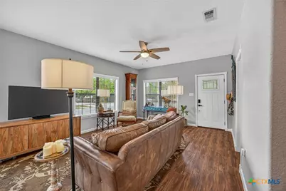217 N Walnut Avenue, Luling, TX 78648 - Photo 6