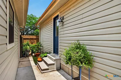 217 N Walnut Avenue, Luling, TX 78648 - Photo 22